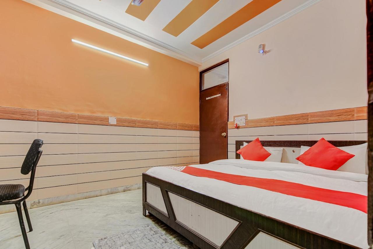Oyo Park View Guest House Near Edm Mall Nowe Delhi Zewnętrze zdjęcie