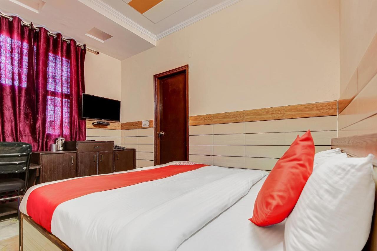 Oyo Park View Guest House Near Edm Mall Nowe Delhi Zewnętrze zdjęcie